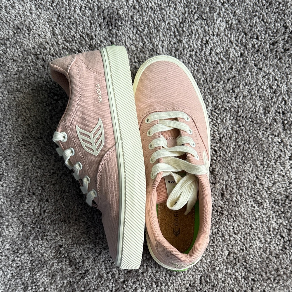 Cariuma Naioca Canvas Sneakers